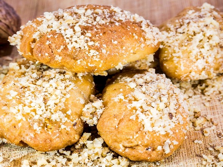 Меломакарони – традиционни гръцки коледни медени бисквитки - снимка на рецептата